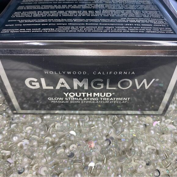GLAMGLOW
Youthmud® Glow Stimulating & Exfoliating
Treatment Mask
1.7 oz - Picture 4 of 6